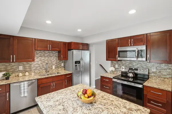 1325 Castle CT, Golden Valley, MN 55427