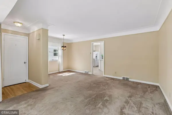 2133 Highland Pkwy, Saint Paul, MN 55116