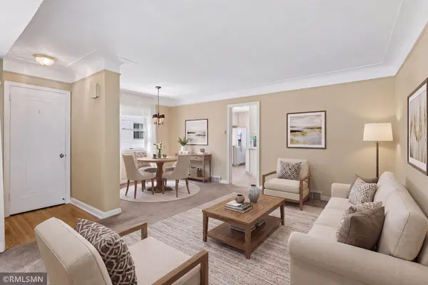 2133 Highland Pkwy, Saint Paul, MN 55116