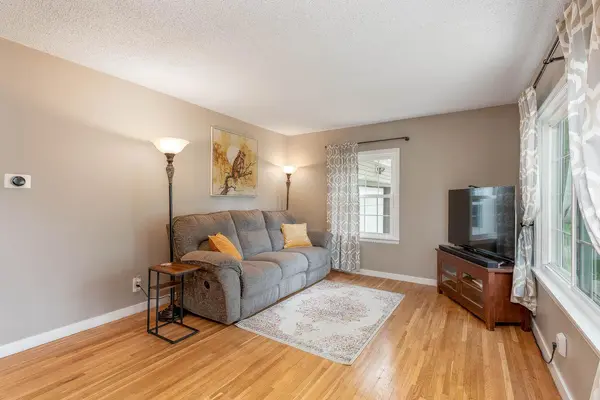1215 Woodland AVE, Mankato, MN 56001