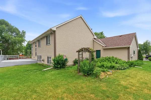 8471 Bryce CT, Inver Grove Heights, MN 55076