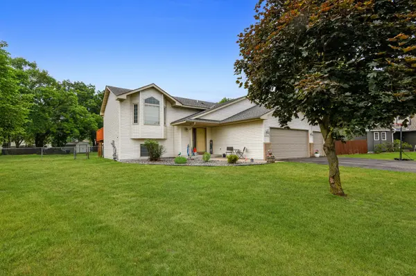5000 Bluff RD, Big Lake, MN 55309