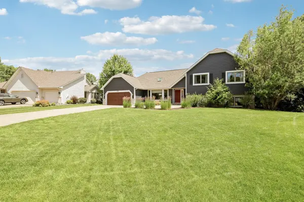 10820 46th PL N, Plymouth, MN 55442