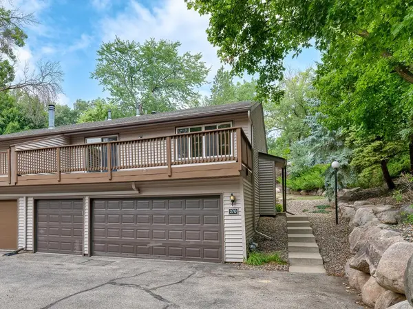 270 River Woods LN, Burnsville, MN 55337