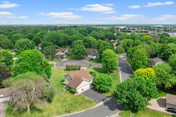 9840 Kirkwood LN N, Maple Grove, MN 55369