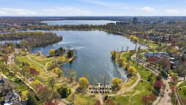 2200 Kenwood Pkwy, Minneapolis, MN 55405