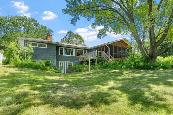 15 Pineview LN N, Plymouth, MN 55441