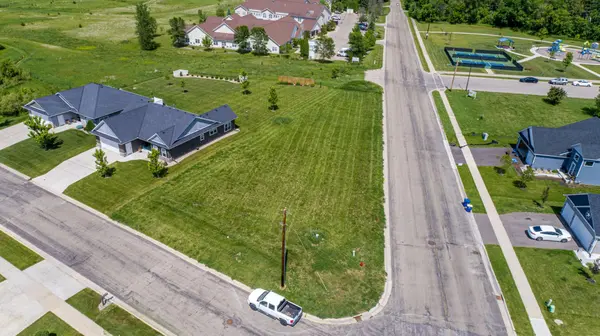 2103 Primrose LN, Faribault, MN 55021