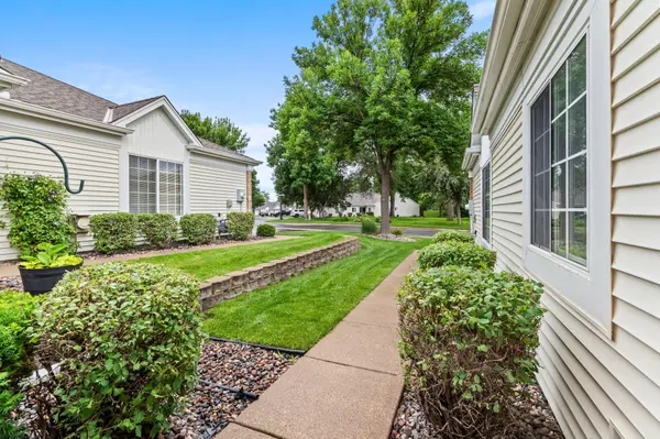 9274 Prairieview TRL N, Champlin, MN 55316