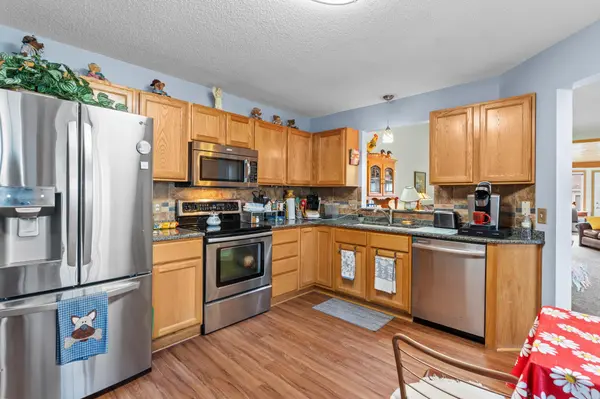 9274 Prairieview TRL N, Champlin, MN 55316