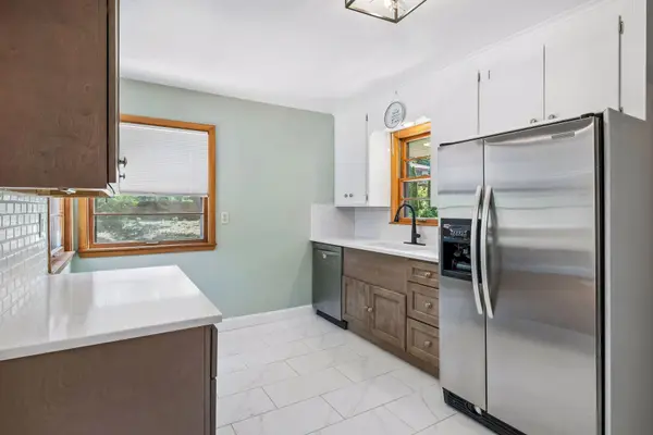 2670 Regent AVE N, Golden Valley, MN 55422