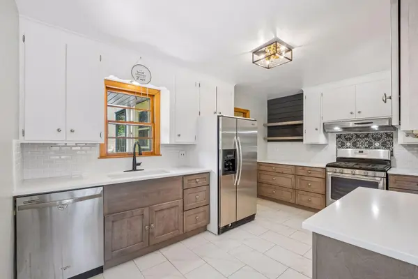 2670 Regent AVE N, Golden Valley, MN 55422