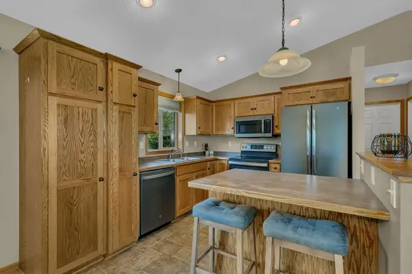 984 Waters Edge CIR, Avon, MN 56310