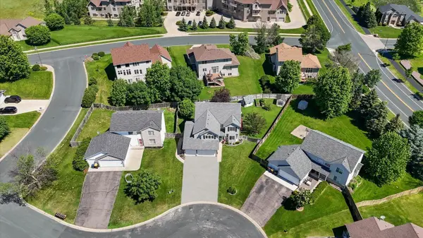 2727 Viola CT, Shakopee, MN 55379