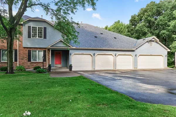2576 Moundsview DR #7, Mounds View, MN 55112