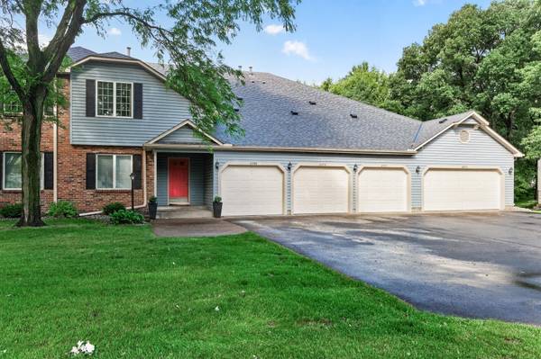 2576 Moundsview DR #7, Mounds View, MN 55112