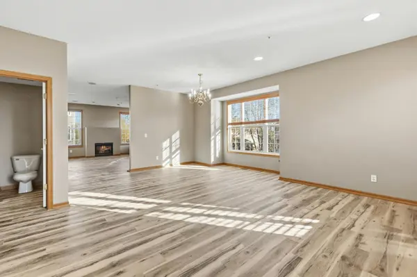 9980 Wildflower DR, Eden Prairie, MN 55347