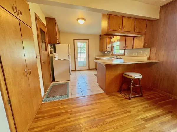 907 Poplar AVE, Marshall, MN 56258