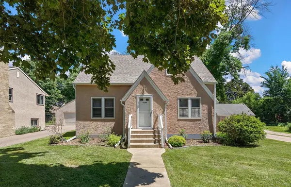 1746 Holton ST, Falcon Heights, MN 55113