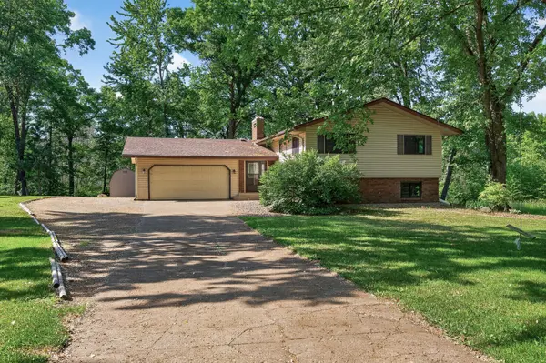 26583 Everton CIR, Wyoming, MN 55092
