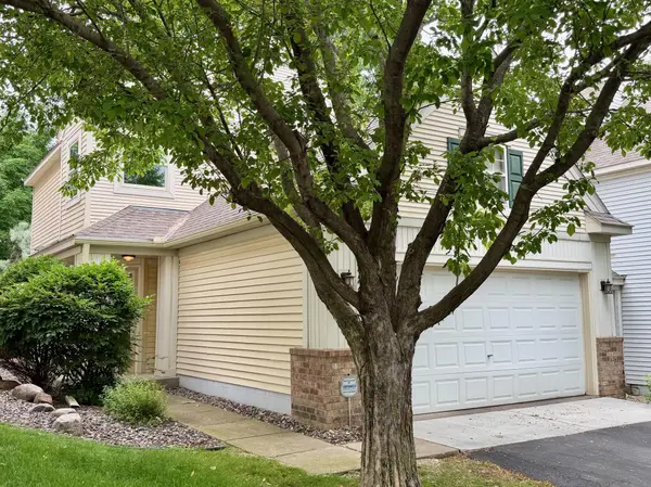 8727 N Bay DR, Chanhassen, MN 55317