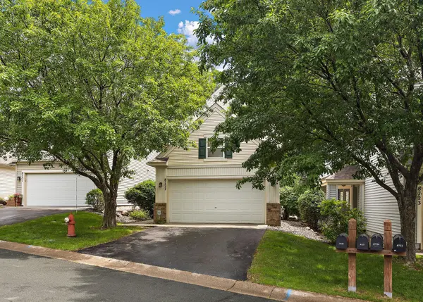 8727 N Bay DR, Chanhassen, MN 55317