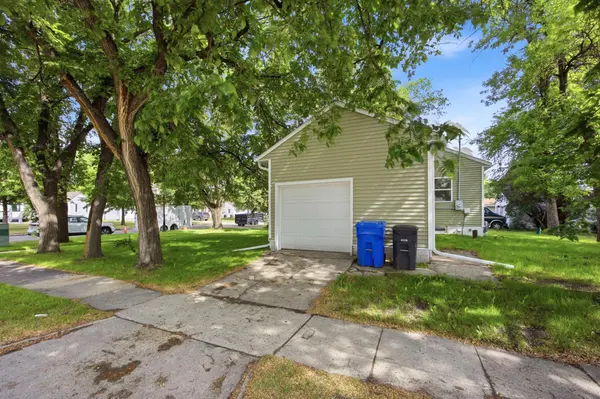 1550 13 1/2 ST S, Fargo, ND 58103
