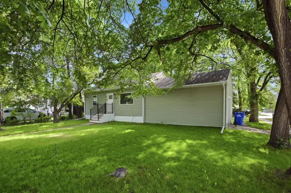 1550 13 1/2 ST S, Fargo, ND 58103