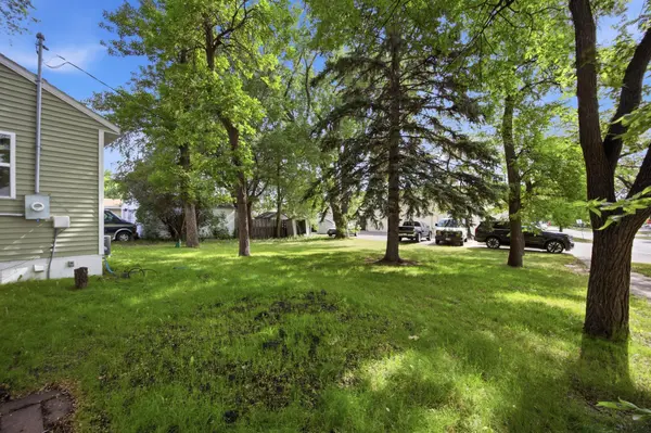 1550 13 1/2 ST S, Fargo, ND 58103