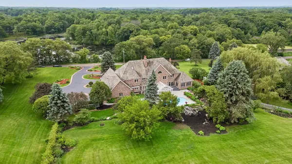 75 Apple Orchard RD, Dellwood, MN 55110