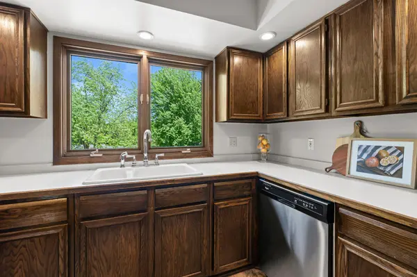 3321 Brookview DR, Burnsville, MN 55337