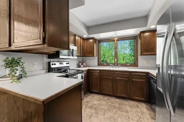 3321 Brookview DR, Burnsville, MN 55337
