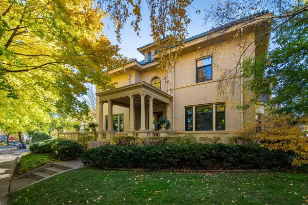 1005 Mount Curve AVE, Minneapolis, MN 55403
