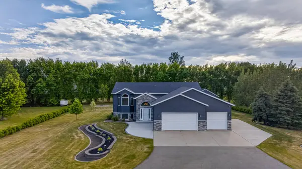 8018 Aquarius DR, Fargo, ND 58104