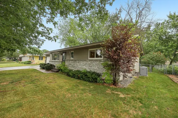 10121 96th PL N, Maple Grove, MN 55369