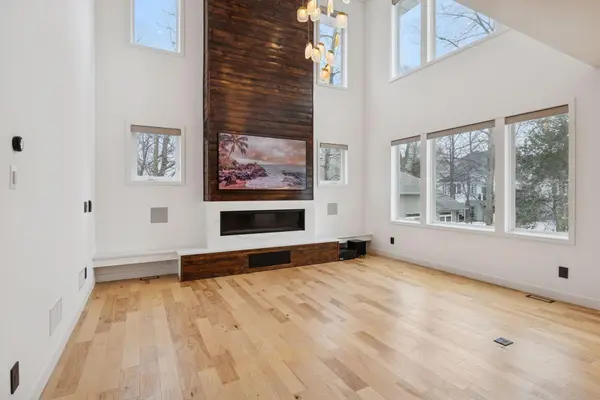 18305 Dove CT, Eden Prairie, MN 55347