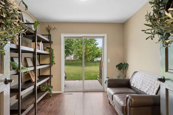 1146 Sparrow RD, Waconia, MN 55387