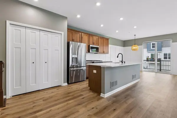 6921 Huckleberry DR, Minnetrista, MN 55331