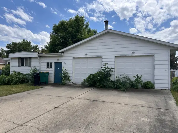 402 11th AVE NW, West Fargo, ND 58078