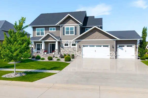 2508 Mcleod DR E, West Fargo, ND 58078