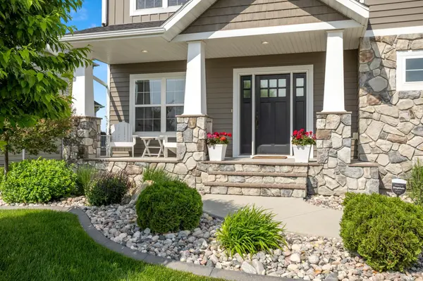 2508 Mcleod DR E, West Fargo, ND 58078