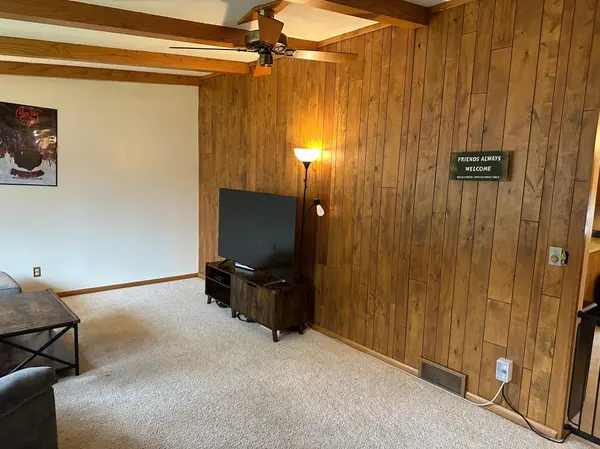100 Deschepper ST, Marshall, MN 56258