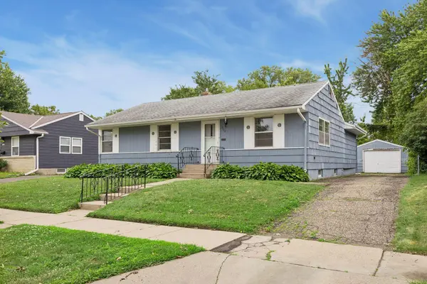 2002 Worcester AVE, Saint Paul, MN 55116