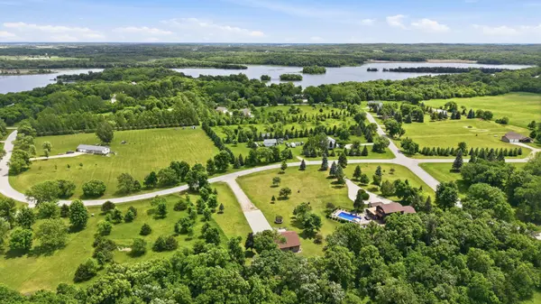 8666 Riverwood CIR N, New London, MN 56273
