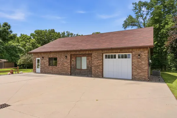 8666 Riverwood CIR N, New London, MN 56273