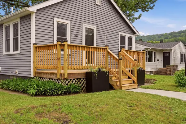 527 S 2nd ST, La Crescent, MN 55947