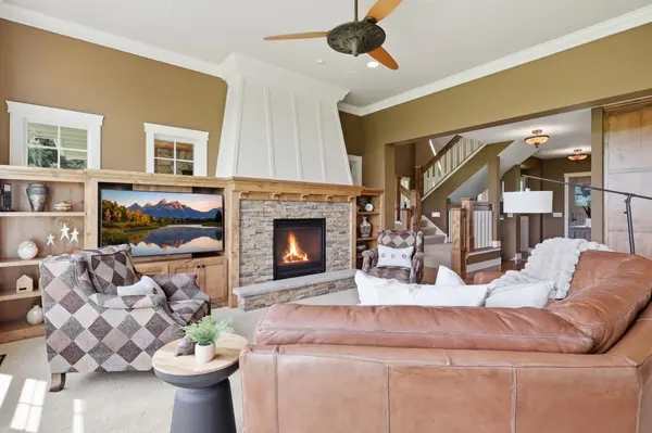 19475 Oak Grove AVE, Prior Lake, MN 55372
