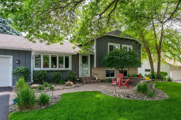 7896 Berkshire LN N, Maple Grove, MN 55311