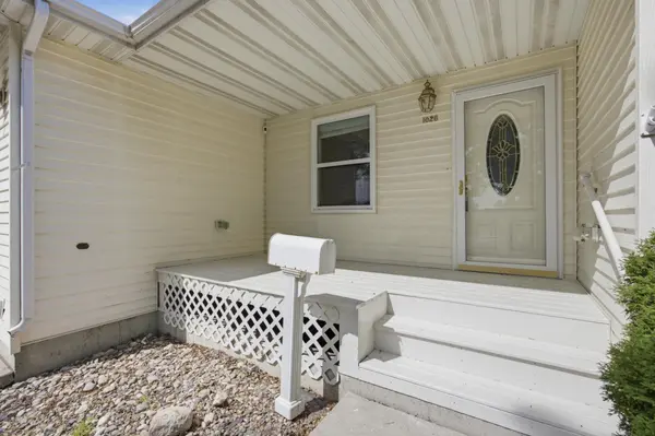 1026 OAK ST N, Fargo, ND 58102