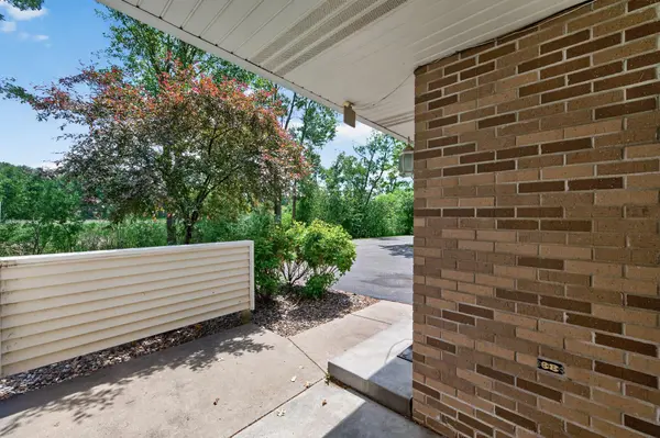 7043 48th ST N, Oakdale, MN 55128